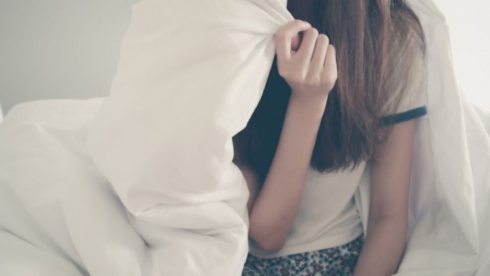 Caz șocant în Iași. Tânără violată ore întregi chiar de tatăl ei!