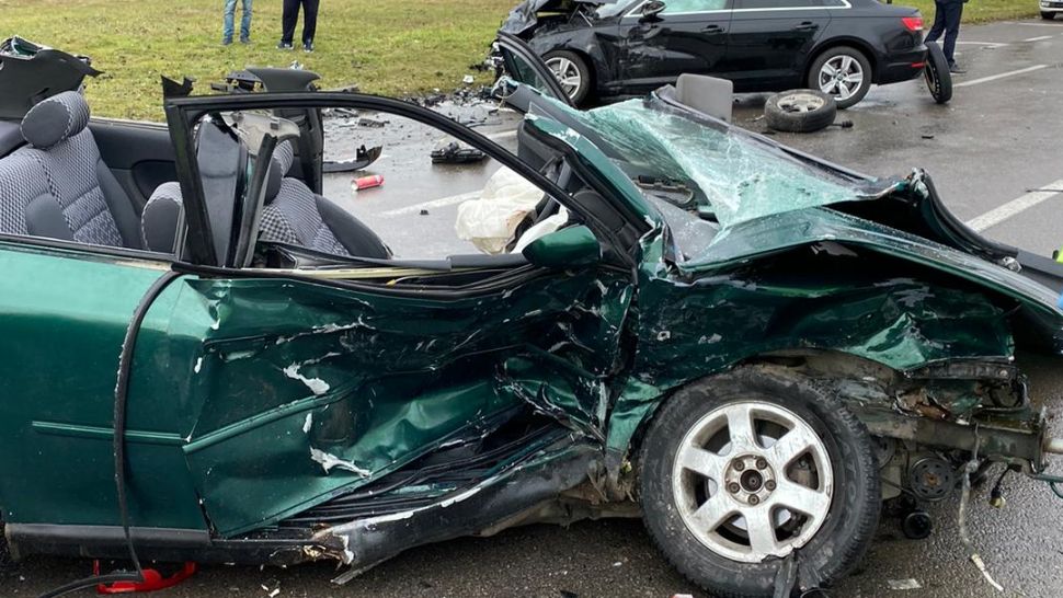 Accident grav! Trei mașini făcute praf într-un accident cu cinci răniți, la Mamaia