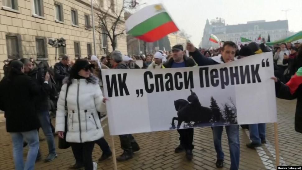 Nebunie la Sofia! Proteste cu gaze lacrimogene