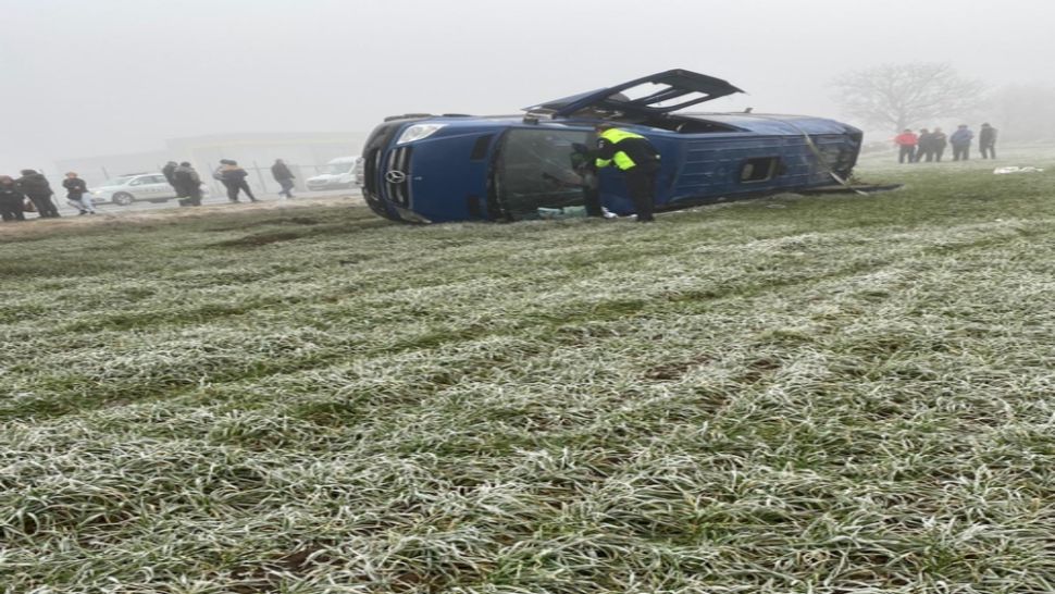 Accident grav, în jud. Constanța: un microbuz plin cu călători s-a răsturnat: 11 victime