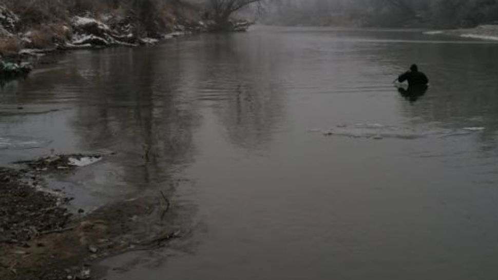 FOTO+VIDEO Minor găsit MORT, pe malul râului Olt!