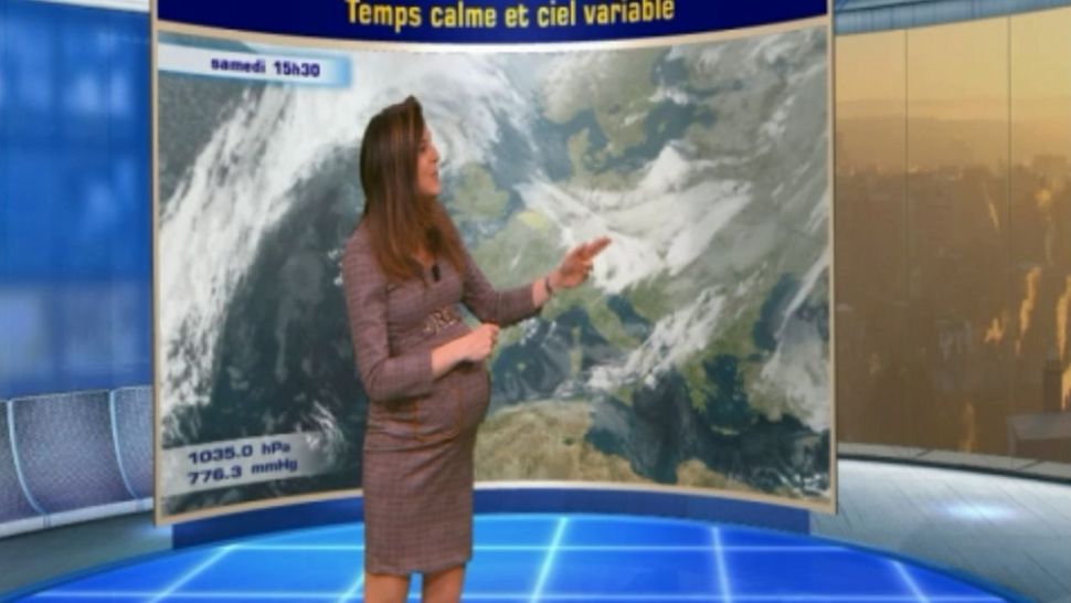 Jurnalistă română, criticată că este însărcinată