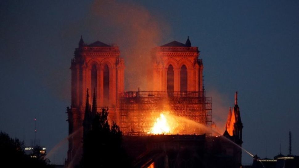 Catedrala Notre Dame riscă să se prăbușească