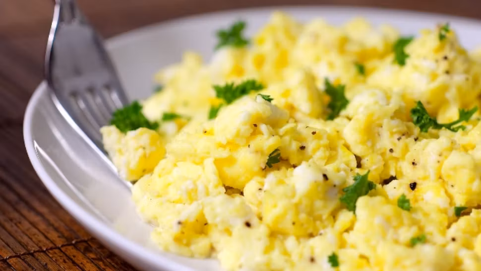 Cum faci cea mai bună omletă. Ingredientul care-i dă tot gustul