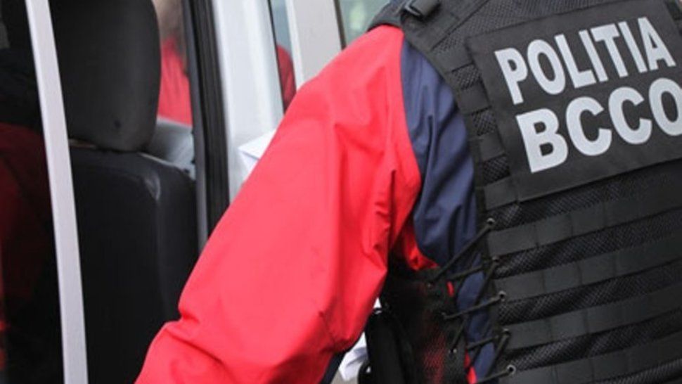 Percheziții în Alba Iulia, la persoane bănuite de proxenetism