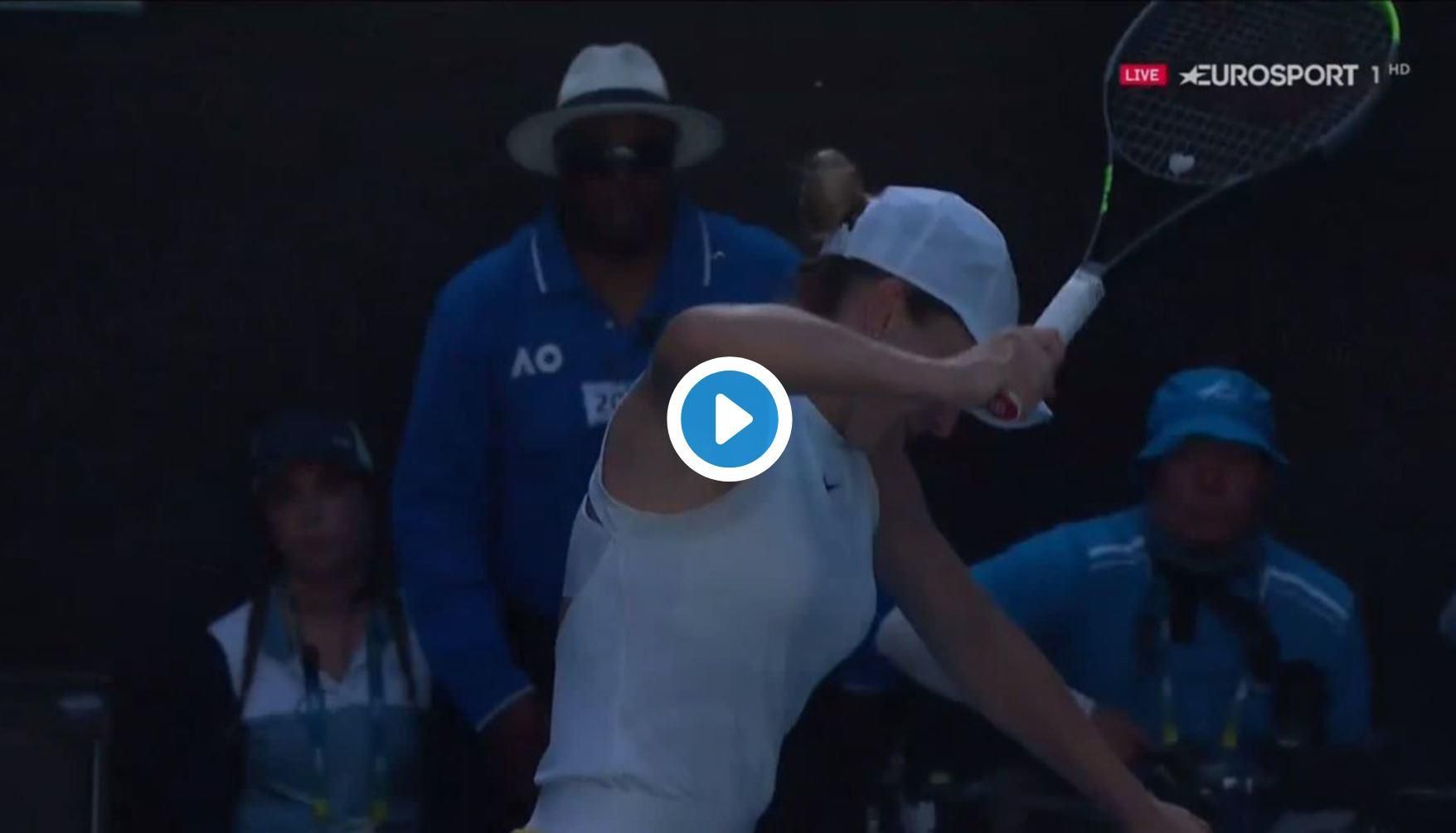 VIDEO - Simona Halep si-a rupt racheta in timpul meciului cu Muguruza