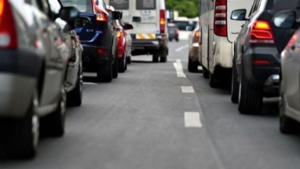 Taxa auto nu va mai fi reintrodusă, în schimb, românii vor fi încurajați să-și cumpere mașini puțin poluante. Foto arhivă