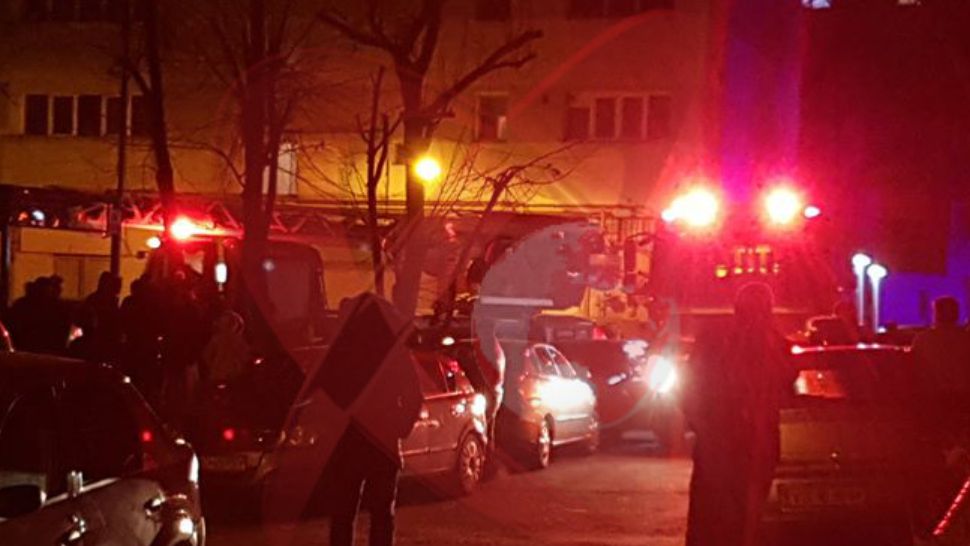 Incendiu într-un apartament din Bârlad! Pompierii au găsit o persoană în stare de inconștiență