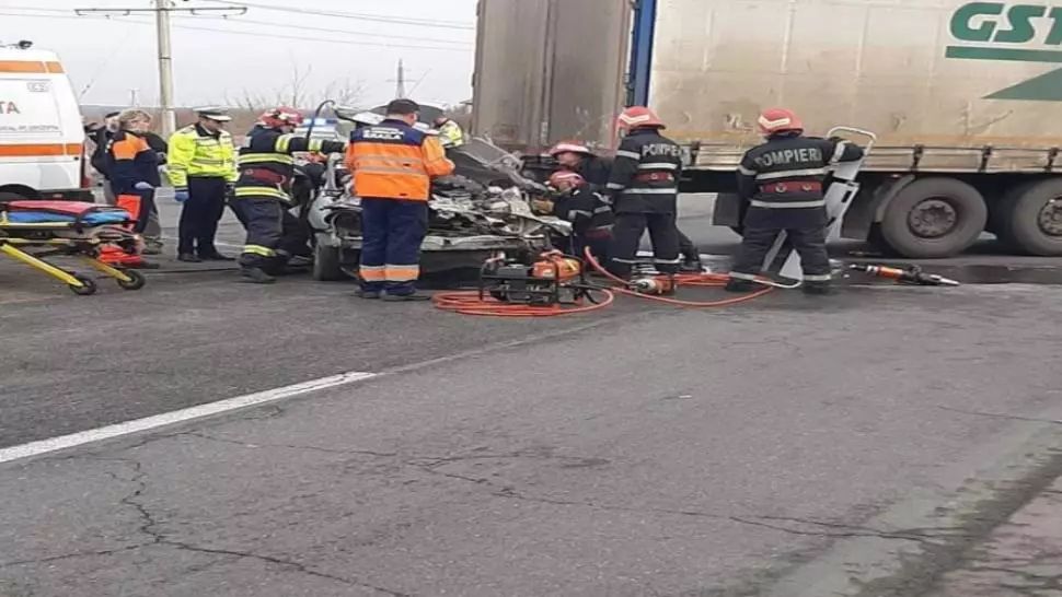 Accident mortal pe DN 21! Coliziune cu un ansamblu de vehicule