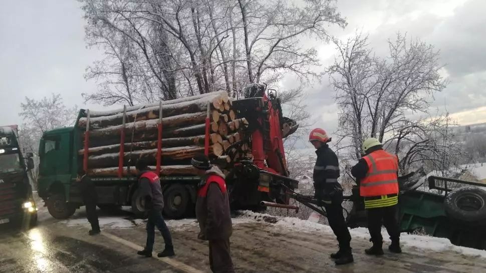 traficul blocat in bistrita. foto: Radu Sîrbu/Mesager24