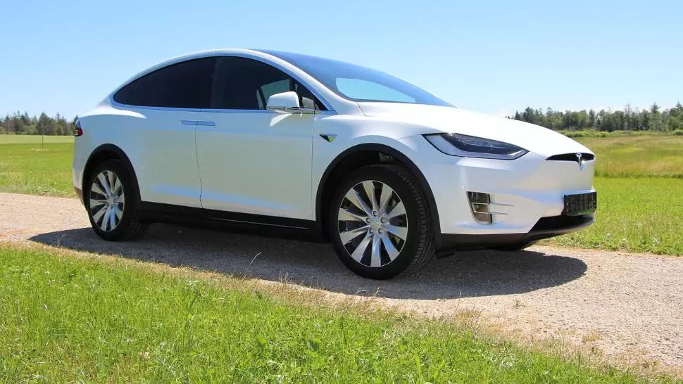 Tesla, criterii de angajare