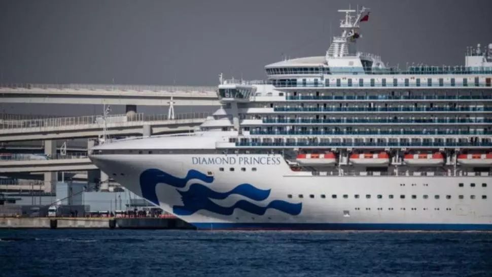 MAE: Românul cu coronavirus, în stare bună. Cum sunt ceilalți 33 de români de pe navele de croazieră