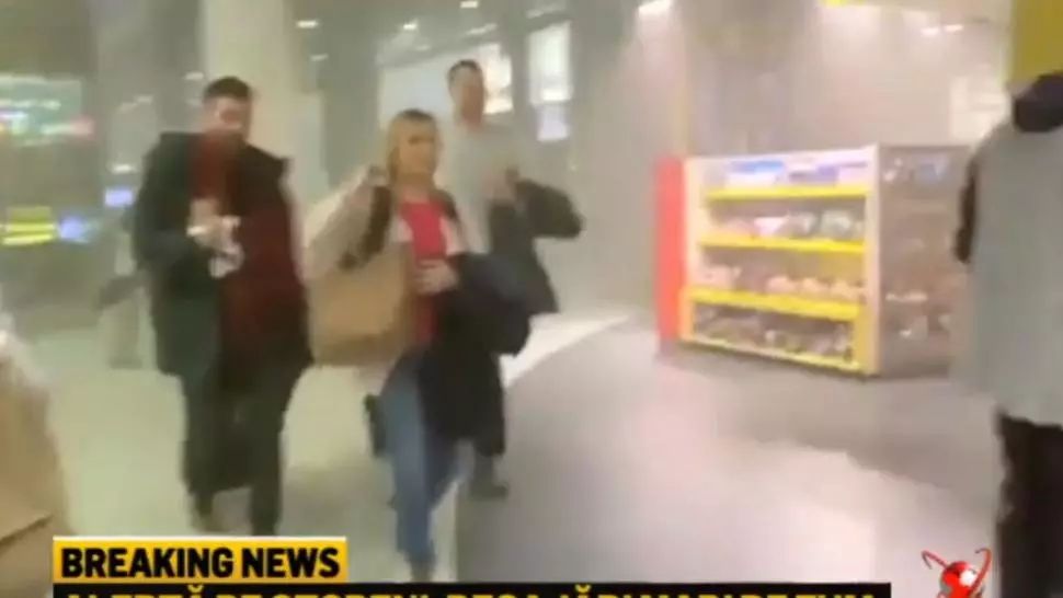 VIDEO Incendiu la aeroportul Otopeni - Sute de persoane evacuate. Autoritățile nepregătite
