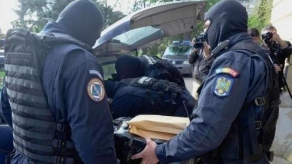 Percheziții la indivizi care își căutau victimele pe site-ul burselor de transport