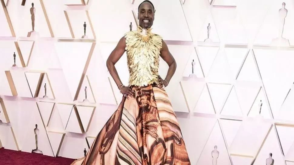 Billy Porter și povestea rochiei cu pene de aur de la Premiile Oscar