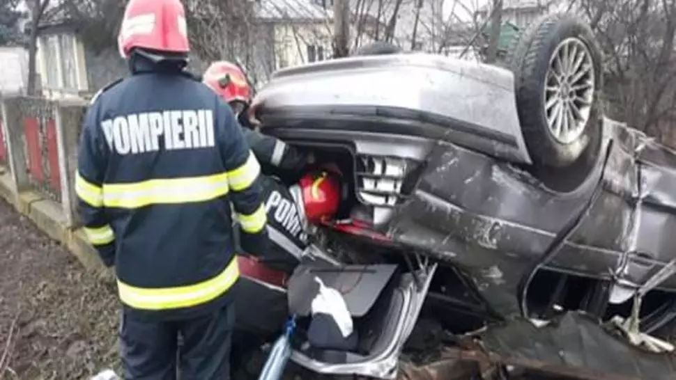 Șofer rănit, după ce s-a răsturnat cu mașina pe DN6