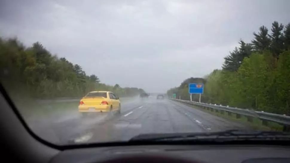 VIDEO - Accident spectaculos. Vremea rea face victime pe soselele din Romania