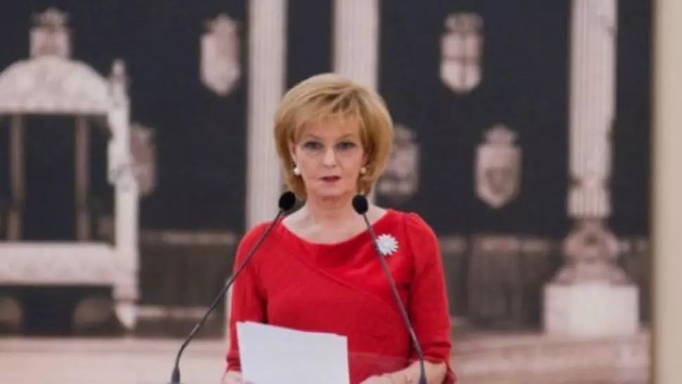 Majestatea Sa Margareta, Custodele Coroanei