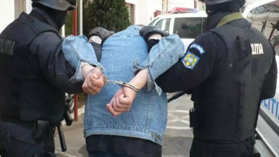 Infractor ghinionist! A fost prins după ce a traversat ilegal strada