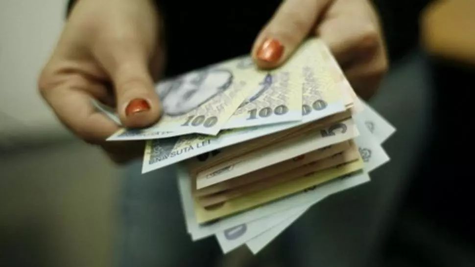 Peste 270.000 de datornici au cerut să le fie AMÂNATE ratele la bănci