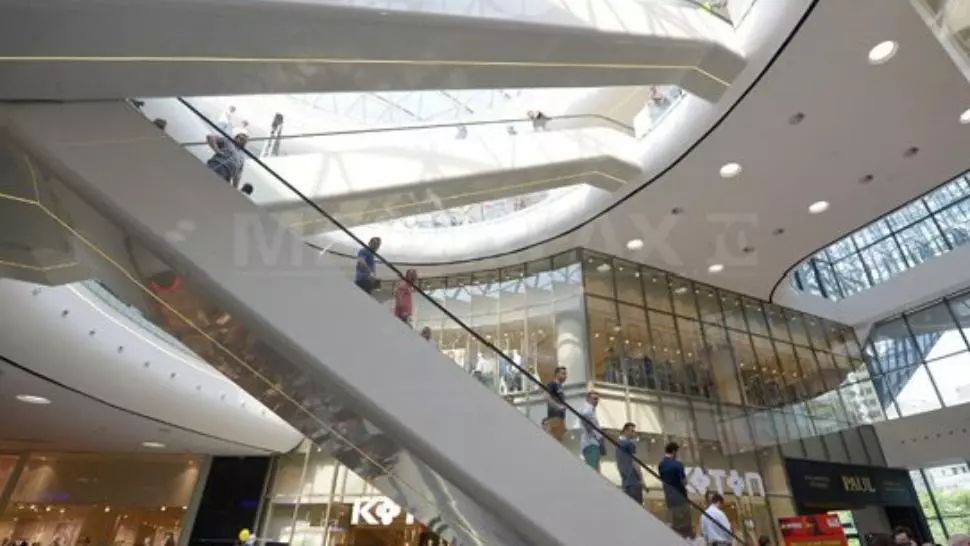 A început goana după reduceri. Mall-urile din Capitală au reduceri de până la 90% în luna ianuarie