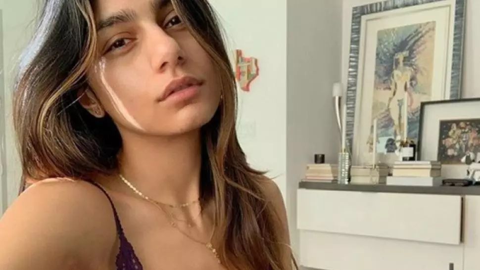 Actrița XXX Mia Khalifa, poze incendiare cu iubitul. Fanii, șocați de imaginile care au scăpat pe net