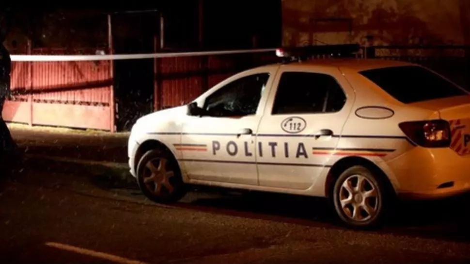 CRIMĂ în stil mafiot, în Bacău. Tânăr împușcat mortal în scara blocului 
