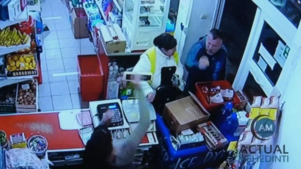 Incident șocant, într-un cartier din Turnu Severin: o casieră a fost agresată și scuipată în magazin