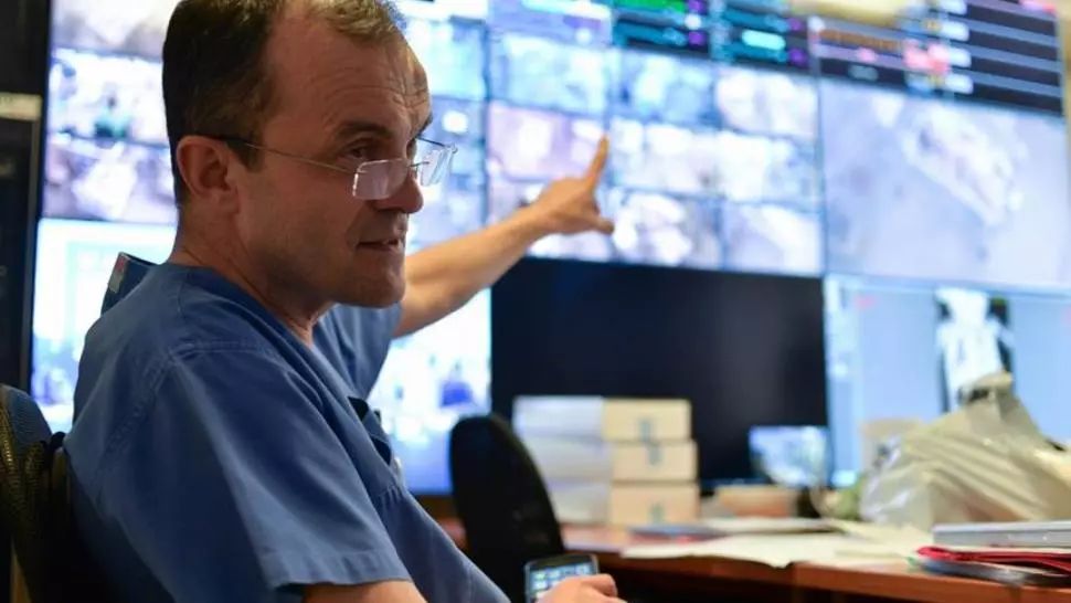 Medicul român care n-a mai plecat de 2 săptămâni din spital: "Avem 31 de copii la 27 de paturi pe secție"