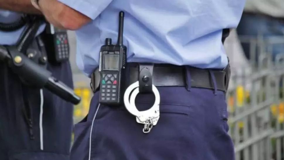 Șeful de post din Bolintin, schimbat din funcție. Polițistul bătăuș, filmat când lovea un bărbat imobilizat