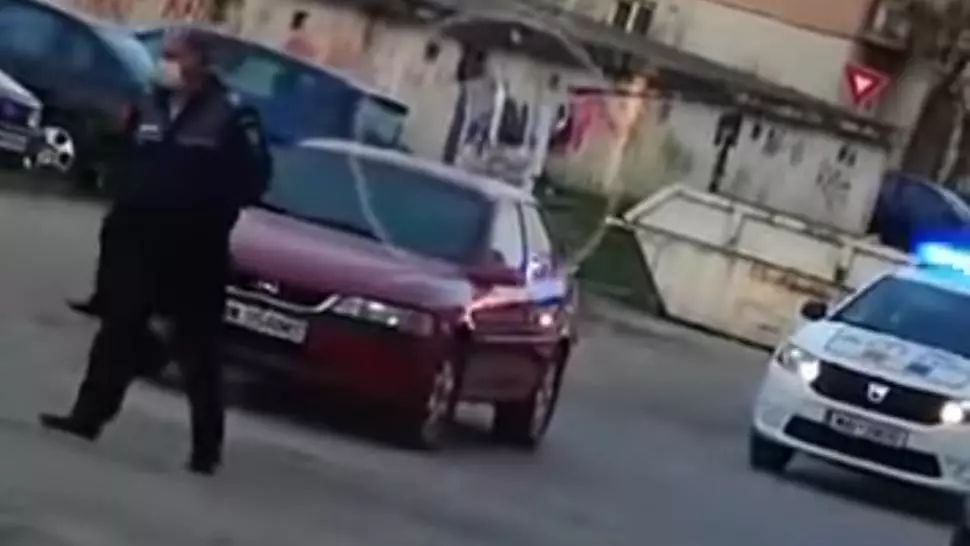 Trăiesc pe banii statului, dar fac scandal ca se plictisesc în casele primite de la primărie