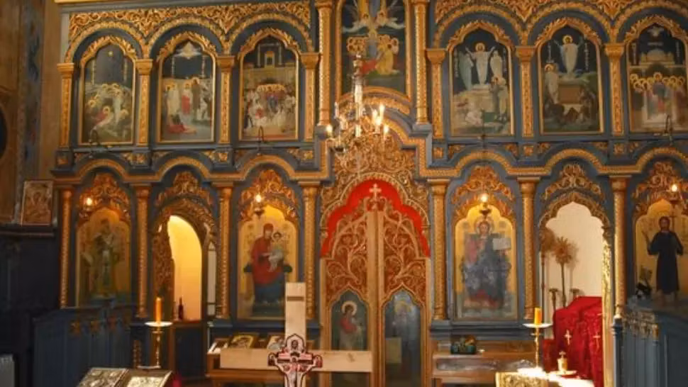 Primul barometru al vieții religioase: românii se declară religioși și credincioși, dar nu merg la biserică. Care sunt instituțiile în care au încredere