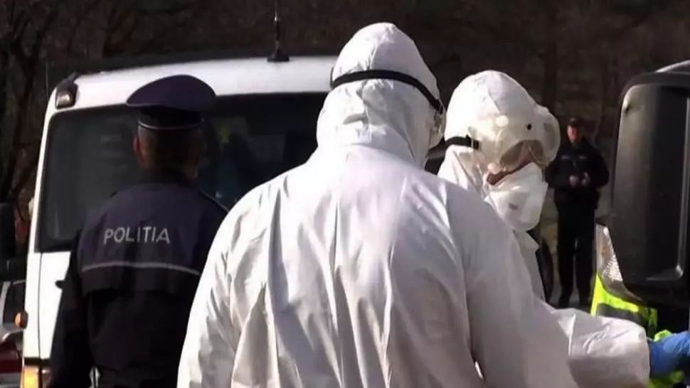 Panică, într-un centru de carantină din jud. Sibiu: un bărbat a amenințat că se aruncă de la etaj