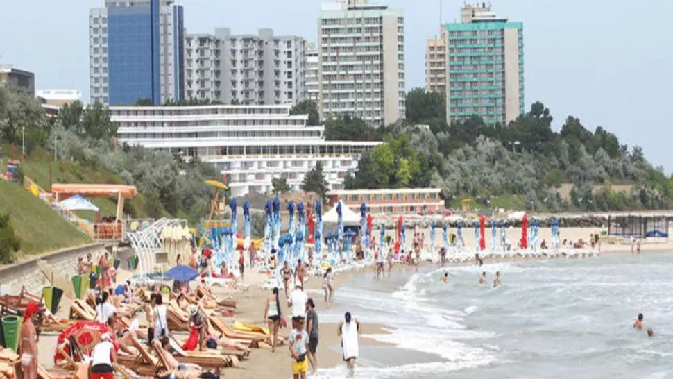 Peste 100 de hoteluri de pe litoral așteaptă turiștii de la 1 iunie, când se deschid terasele