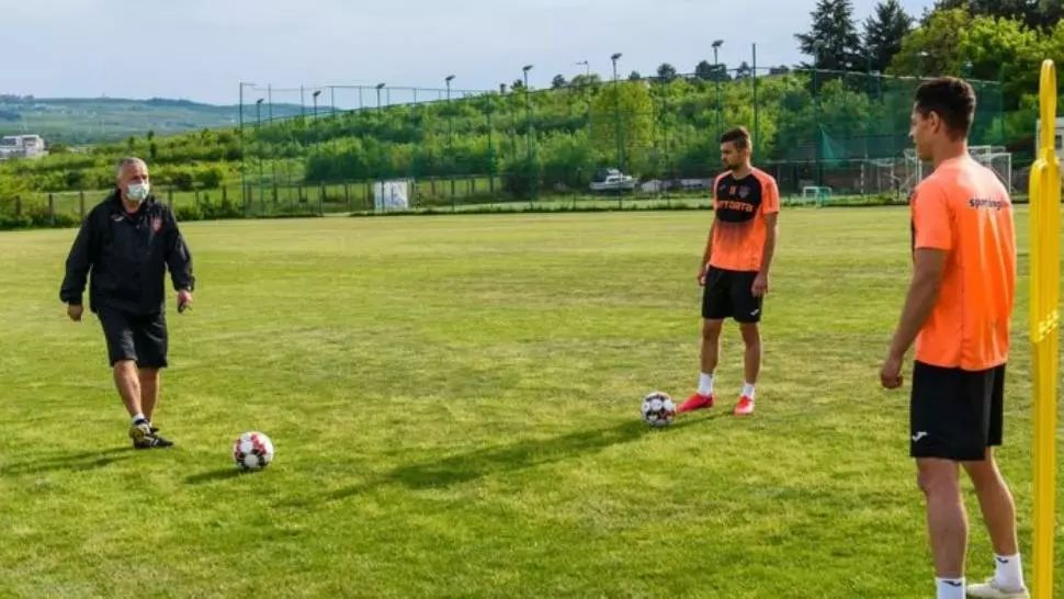 Probleme mari în Liga 1! “Jucătorii nu mai rezistă în cantonament! Vom contacta psihologi”