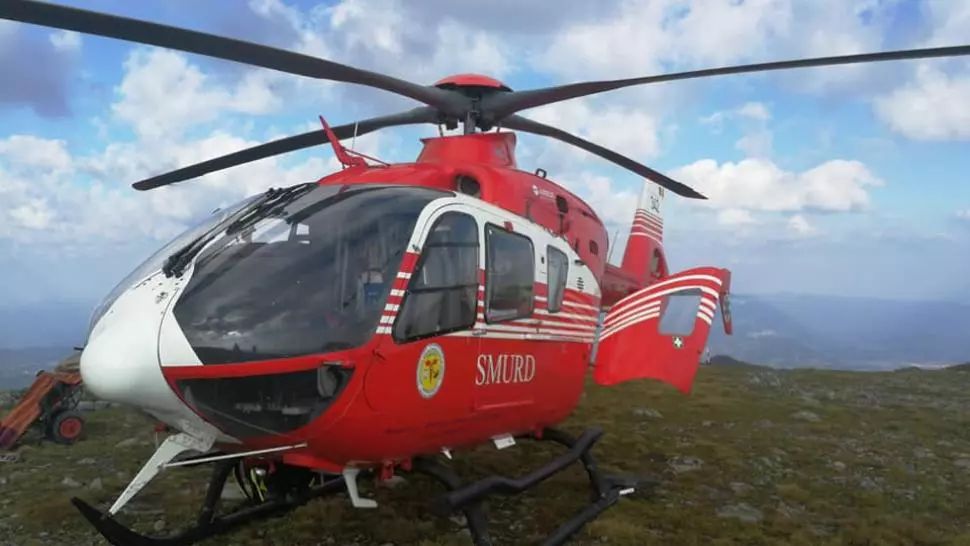 Copil de 3 ani, preluat de elicopterul SMURD după ce a fost găsit agățat într-un gard