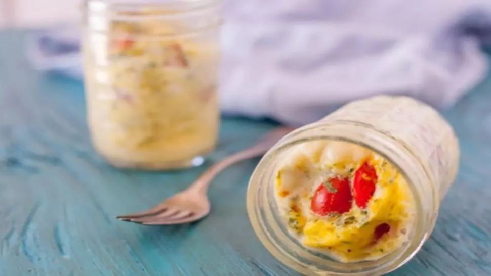 O rețetă inedită. Cum se face omleta în borcan? Rețetă simplă. VIDEO