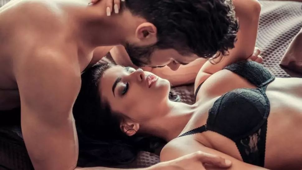 5 poziții sexuale la care visează bărbații