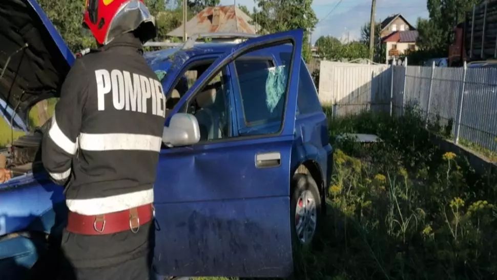 Dosar penal pentru o șoferiță vitezomană care a provocat un accident. Două femei și doi copii au văzut moartea cu ochii 