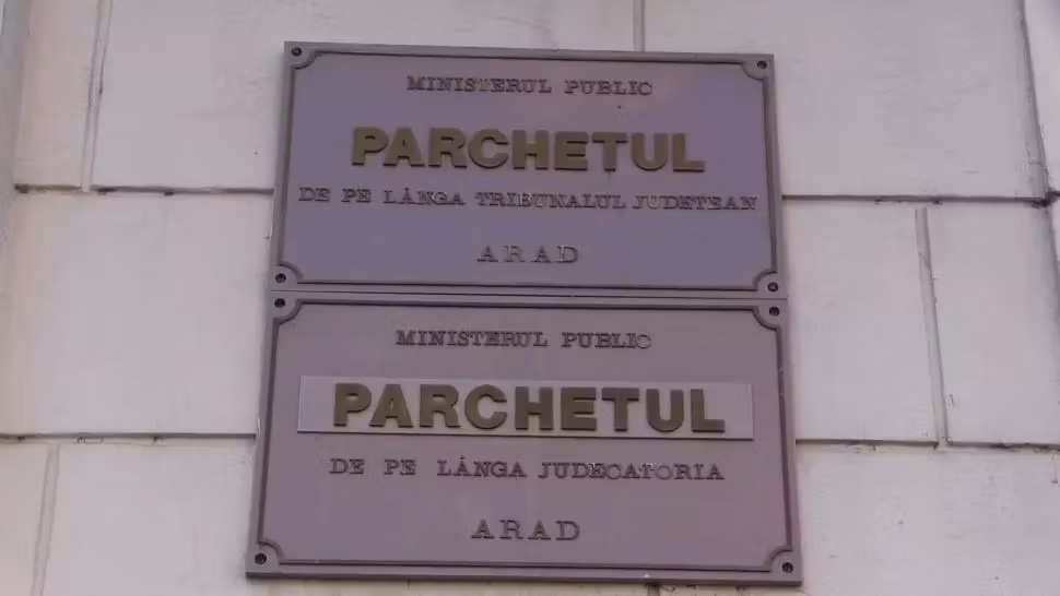 medici arad cercetat