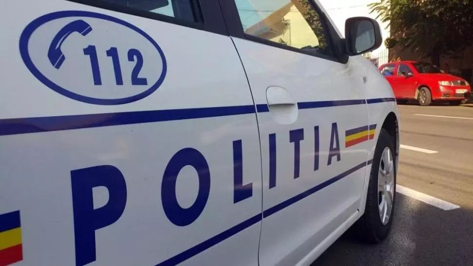 Fată de 14 ani, lovită de mașină pe trecerea de pietoni, în Constanța 