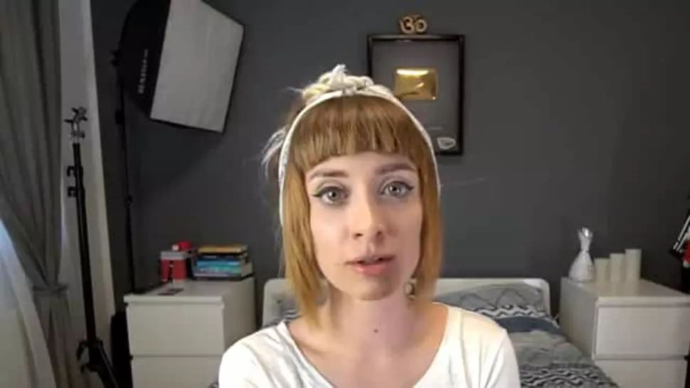 Coșmar pentru o vloggeriță din România: bătută pe stradă cu un fier