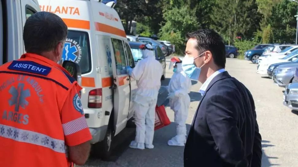 Masca de protecție devine obligatorie în aer liber, în județul Argeș