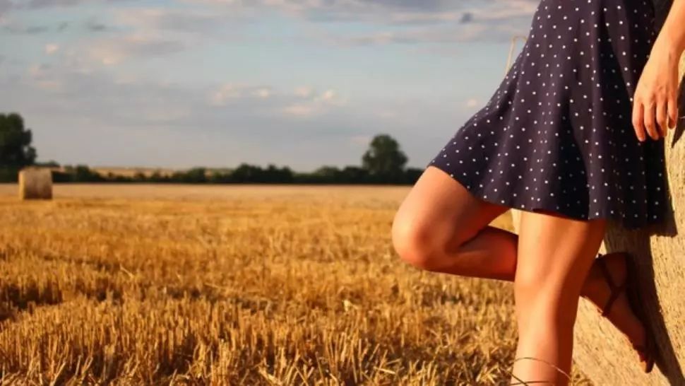 Accesorii chic de sezon: Cum accesorizezi rochiile de vară (P)