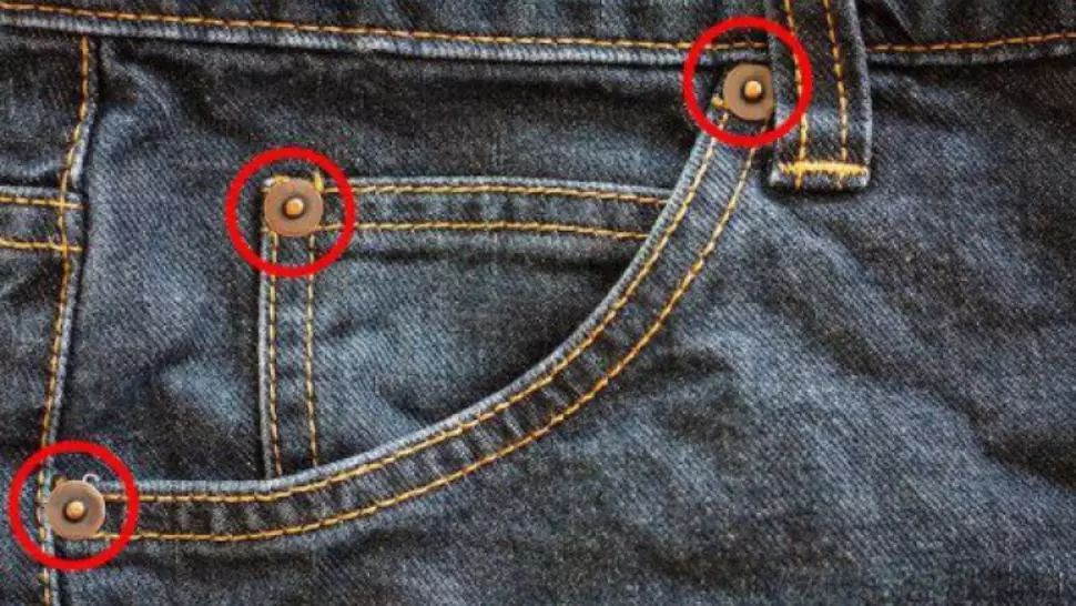 De ce au buzunarele de la blugi capse? Nimeni nu le bănuia utilitatea