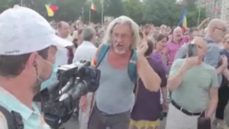 Jurnaliști Realitatea PLUS, bruscați și jigniți la protestul anti-carantinare din Piața Victoriei, 12 iulie 2020
