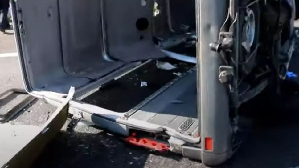 Un microbuz cu români, accident GRAV în Ungaria: o femeie a murit și alte opt persoane au fost rănite