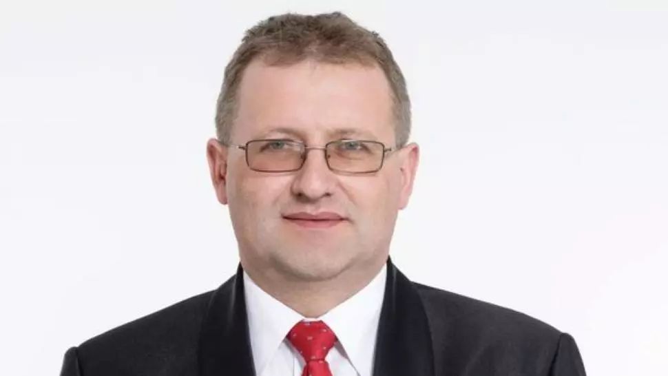 Fost primar, condamnat pentru pornografie infantilă, candidează la un nou mandat