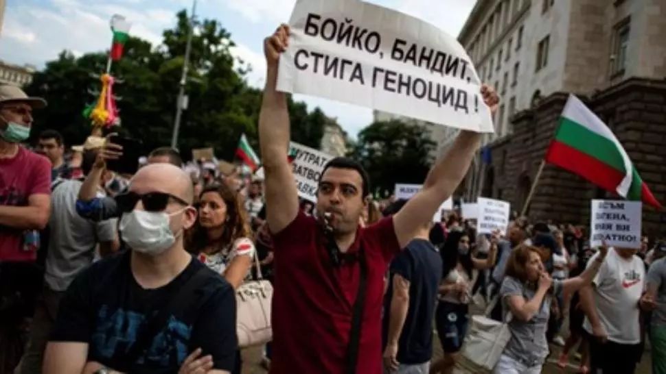 Proteste fără precedent în Bulgaria. Se FORŢEAZĂ demisia premierului Borisov. Protestatarii vor BLOCA sesiunea de joi a Parlamentului