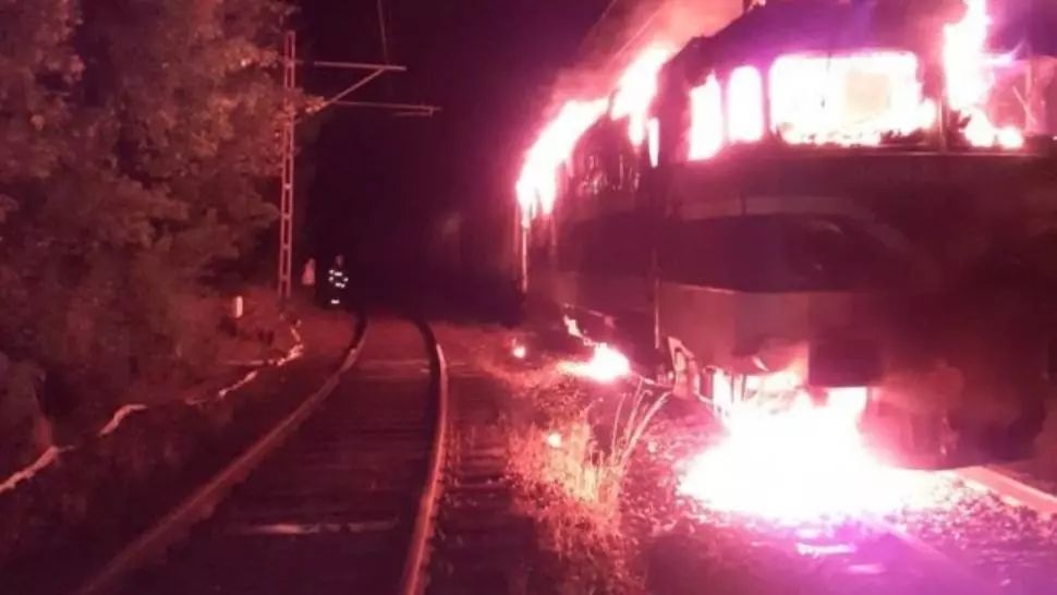 Un tren a luat foc